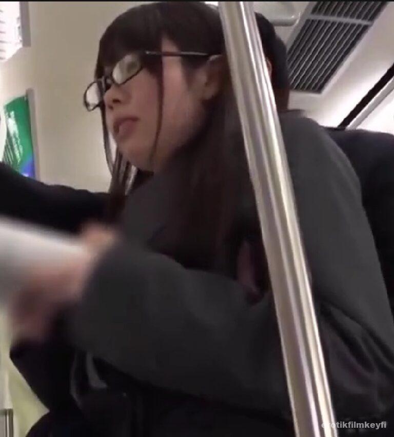 Japon Metrosunda Ayakta Yolculuk