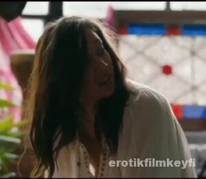 Dudağının Altında Erotik Film